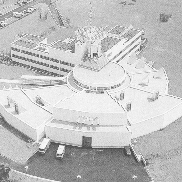 1982_06_F3
